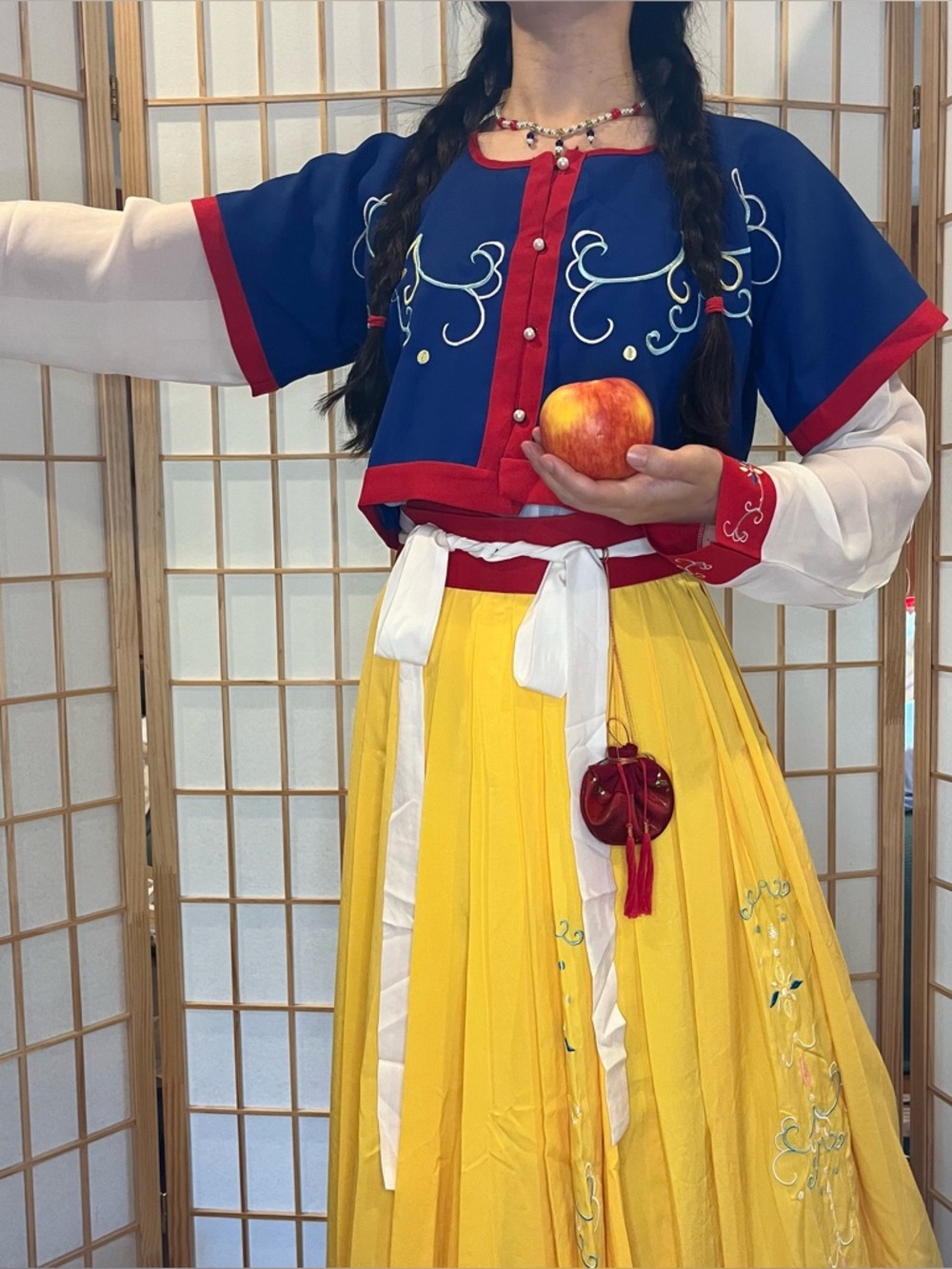 Tang dynasty embroidered hanfu 3 piece set inspired by Snow White